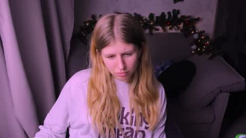 Snapshot of kirraa_ chatting on December 2024 09:22:01 PM Kira online show from December 2024 09:22:01 PM