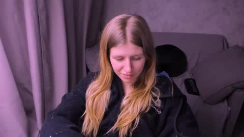 Snapshot of kirraa_ chatting on January 2025 11:00:01 PM Kira online show from January 2025 11:00:01 PM