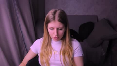 Snapshot of kirraa_ chatting on January 2025 08:00:02 PM Kira online show from January 2025 08:00:02 PM