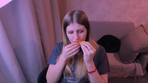 Snapshot of kirraa_ chatting on January 2025 07:24:01 PM Kira online show from January 2025 07:24:01 PM