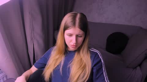 Snapshot of kirraa_ chatting on March 2025 06:54:02 PM Kira online show from March 2025 06:54:02 PM