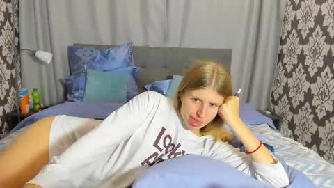 Snapshot of kirraa_ chatting on September 2025 05:46:01 PM Kira online show from September 2025 05:46:01 PM