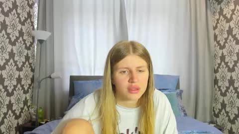 Snapshot of kirraa_ chatting on September 2025 09:54:01 AM Kira online show from September 2025 09:54:01 AM