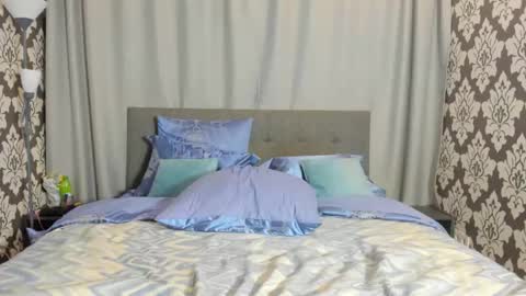 Snapshot of kirraa_ chatting on September 2025 03:46:02 PM Kira online show from September 2025 03:46:02 PM