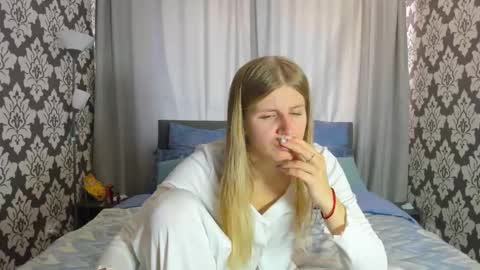 Snapshot of kirraa_ chatting on September 2025 12:54:01 PM Kira online show from September 2025 12:54:01 PM