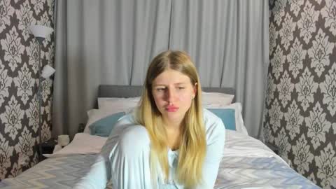 Snapshot of kirraa_ chatting on October 2025 06:49:02 PM Kira online show from October 2025 06:49:02 PM