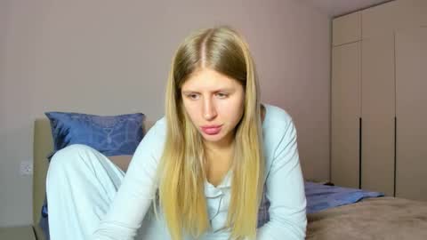 Snapshot of kirraa_ chatting on October 2025 05:53:01 PM Kira online show from October 2025 05:53:01 PM