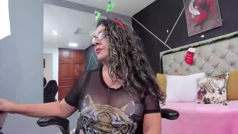 Snapshot of kirss_milff chatting on December 2025 08:37:02 PM kriss online show from December 2025 08:37:02 PM