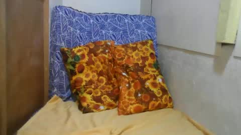 kiss_me_loves online show from June 2026 12:24:02 AM