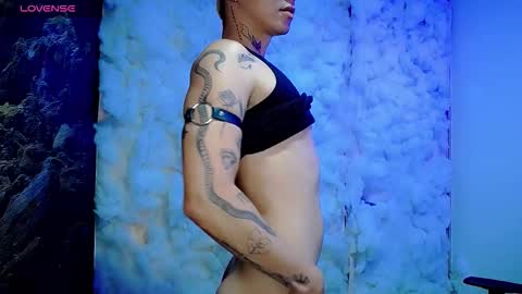 kiss_whitee online show from February 2026 05:35:01 AM