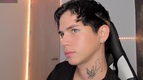 kiss_whitee online show from March 2026 07:53:02 PM