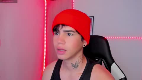 kiss_whitee online show from March 2026 08:02:01 PM