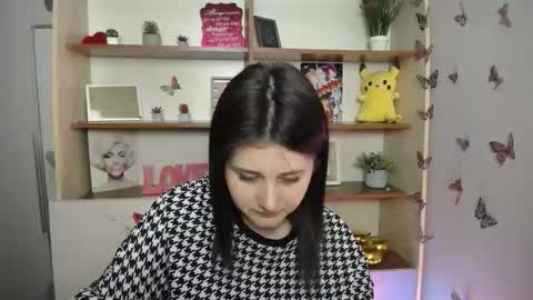 kissleoxx online show from June 2026 12:00:02 PM