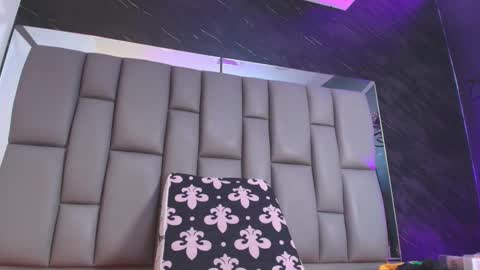 BELLA FLAME online show from November 2025 07:03:01 PM