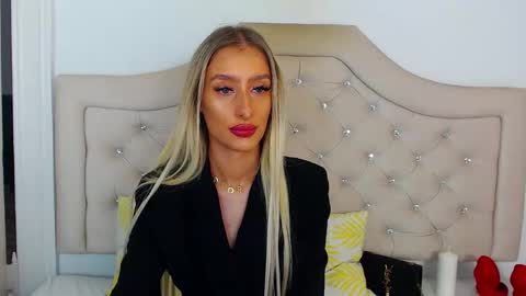 Natalie online show from November 2025 10:01:02 AM