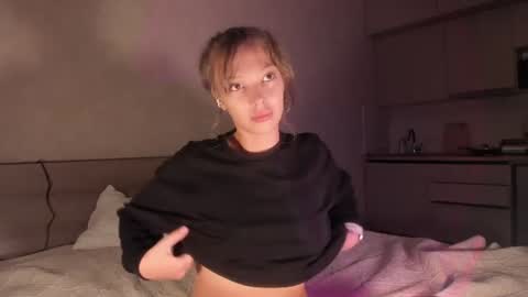 Snapshot of kitsunedream chatting on July 2026 06:01:02 PM Polly online show from July 2026 06:01:02 PM