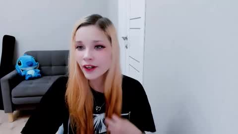 Snapshot of kitten_alisa chatting on September 2025 07:25:01 PM Alissa online show from September 2025 07:25:01 PM