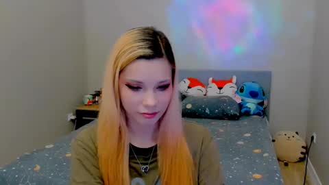Snapshot of kitten_alisa chatting on October 2025 07:44:02 PM Alissa online show from October 2025 07:44:02 PM