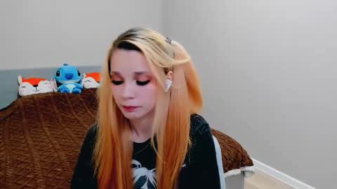 Snapshot of kitten_alisa chatting on October 2025 07:01:01 PM Alissa online show from October 2025 07:01:01 PM