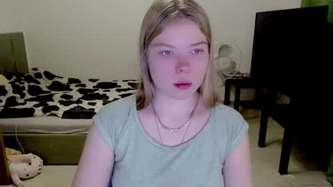 Snapshot of kitten_jenny01 chatting on December 2024 07:26:02 AM Jennyblonde and Emmabrunette online show from December 2024 07:26:02 AM