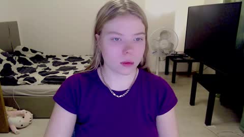 Snapshot of kitten_jenny01 chatting on December 2024 11:56:02 AM Jennyblonde and Emmabrunette online show from December 2024 11:56:02 AM