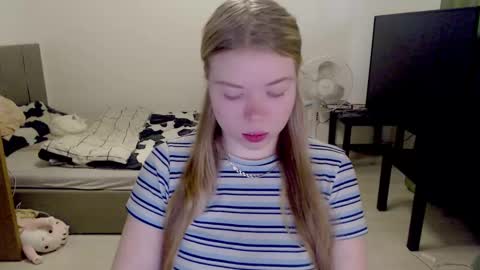 Snapshot of kitten_jenny01 chatting on December 2024 11:43:02 AM Jennyblonde and Emmabrunette online show from December 2024 11:43:02 AM