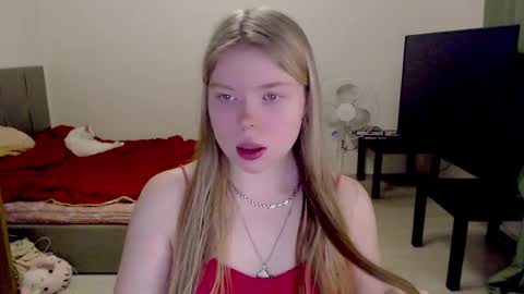 Snapshot of kitten_jenny01 chatting on February 2025 08:35:02 PM Jennyblonde and Emmabrunette online show from February 2025 08:35:02 PM