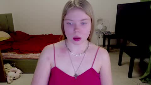 Snapshot of kitten_jenny01 chatting on February 2025 11:47:01 PM Jennyblonde and Emmabrunette online show from February 2025 11:47:01 PM