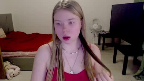 Snapshot of kitten_jenny01 chatting on February 2025 09:20:02 PM Jennyblonde and Emmabrunette online show from February 2025 09:20:02 PM