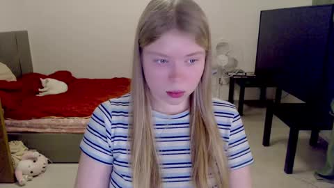 Snapshot of kitten_jenny01 chatting on February 2025 09:36:01 PM Jennyblonde and Emmabrunette online show from February 2025 09:36:01 PM
