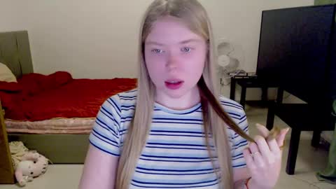 Snapshot of kitten_jenny01 chatting on February 2025 12:39:01 AM Jennyblonde and Emmabrunette online show from February 2025 12:39:01 AM