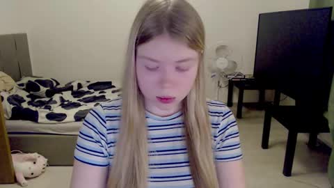 Snapshot of kitten_jenny01 chatting on March 2025 10:42:01 PM Jennyblonde and Emmabrunette online show from March 2025 10:42:01 PM