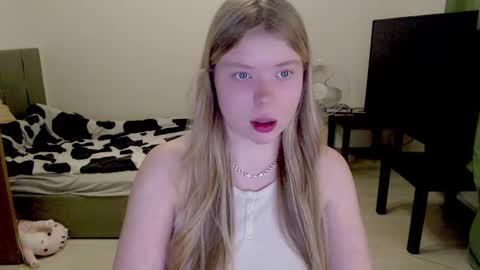 Snapshot of kitten_jenny01 chatting on March 2025 01:50:02 AM Jennyblonde and Emmabrunette online show from March 2025 01:50:02 AM