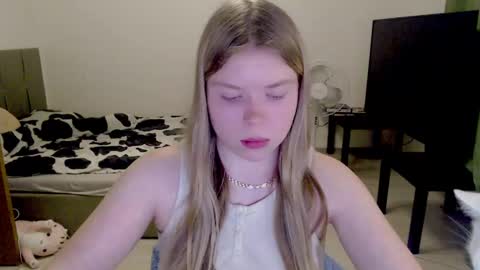 Snapshot of kitten_jenny01 chatting on March 2025 01:35:02 AM Jennyblonde and Emmabrunette online show from March 2025 01:35:02 AM