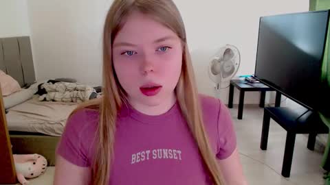 Snapshot of kitten_jenny01 chatting on September 2025 12:10:01 PM Jennyblonde and Emmabrunette online show from September 2025 12:10:01 PM