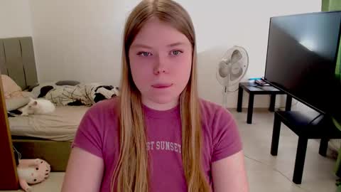 Snapshot of kitten_jenny01 chatting on September 2025 12:21:01 PM Jennyblonde and Emmabrunette online show from September 2025 12:21:01 PM