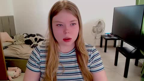 Snapshot of kitten_jenny01 chatting on October 2025 11:27:02 AM Jennyblonde and Emmabrunette online show from October 2025 11:27:02 AM