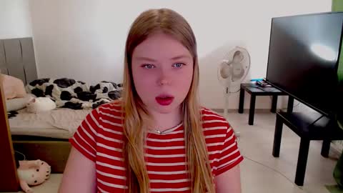 Snapshot of kitten_jenny01 chatting on October 2025 12:01:02 PM Jennyblonde and Emmabrunette online show from October 2025 12:01:02 PM