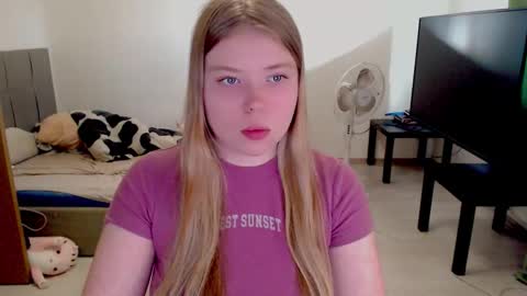Snapshot of kitten_jenny01 chatting on October 2025 12:57:02 PM Jennyblonde and Emmabrunette online show from October 2025 12:57:02 PM