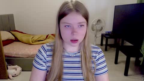 Snapshot of kitten_jenny01 chatting on October 2025 12:50:01 PM Jennyblonde and Emmabrunette online show from October 2025 12:50:01 PM