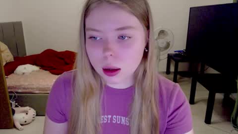 Snapshot of kitten_jenny01 chatting on October 2025 02:34:01 PM Jennyblonde and Emmabrunette online show from October 2025 02:34:01 PM