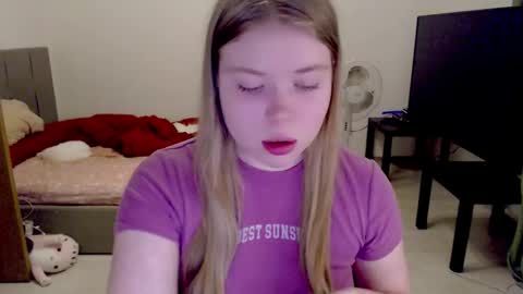 Snapshot of kitten_jenny01 chatting on October 2025 02:32:02 PM Jennyblonde and Emmabrunette online show from October 2025 02:32:02 PM