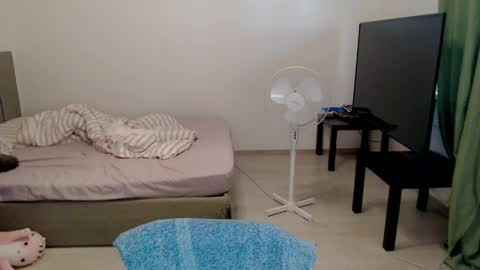 Snapshot of kitten_jenny01 chatting on May 2026 04:15:01 PM Jennyblonde and Emmabrunette online show from May 2026 04:15:01 PM