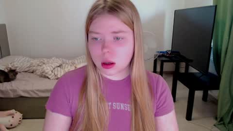 Snapshot of kitten_jenny01 chatting on May 2026 02:04:01 PM Jennyblonde and Emmabrunette online show from May 2026 02:04:01 PM