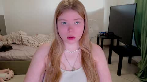 Snapshot of kitten_jenny01 chatting on May 2026 01:18:02 PM Jennyblonde and Emmabrunette online show from May 2026 01:18:02 PM