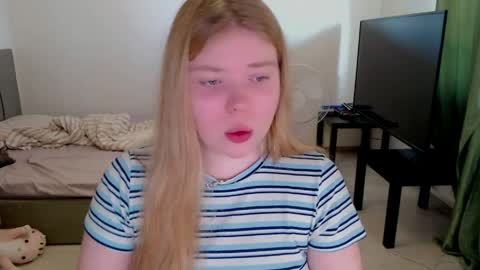 Snapshot of kitten_jenny01 chatting on June 2026 03:06:02 PM Jennyblonde and Emmabrunette online show from June 2026 03:06:02 PM