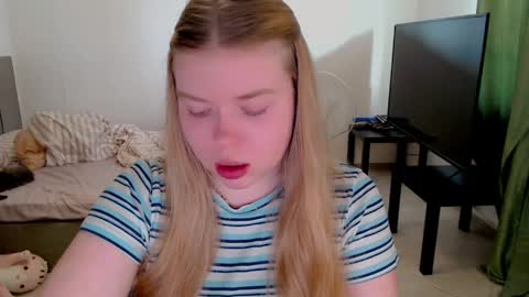 Snapshot of kitten_jenny01 chatting on June 2026 01:50:02 PM Jennyblonde and Emmabrunette online show from June 2026 01:50:02 PM