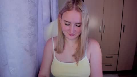 kitten_sun online show from November 2025 03:07:01 AM