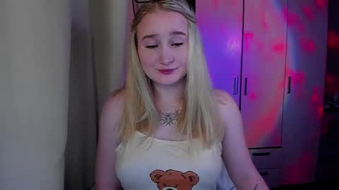 kitten_sun online show from April 2026 01:52:02 AM