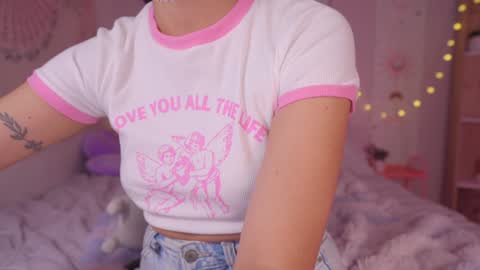 Snapshot of kittenmoon_ chatting on February 2025 12:27:02 AM      online show from February 2025 12:27:02 AM